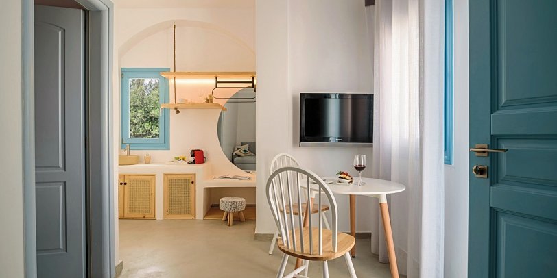 Kalestesia Suites - Wohnbeispiel Suite Premium mit Außenjacuzzi und Calderablick (Zimmercodierung DMM)