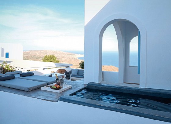 Kalestesia Suites - Wohnbeispiel Suite Premium mit Außenjacuzzi und Calderablick (Zimmercodierung DMM)