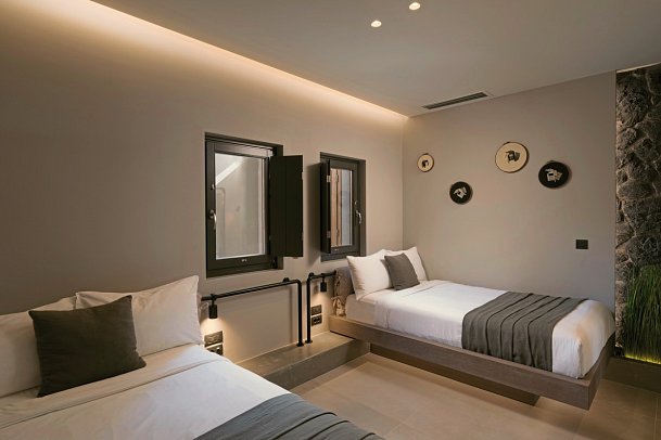 Apikia Santorin - Wohnbeispiel Suite Senior Meerblick Whirlpool (Zimmercodierung W1M)