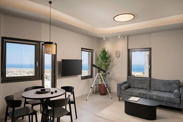 Apikia Santorin - Wohnbeispiel Suite Senior Meerblick Whirlpool (Zimmercodierung W1M)