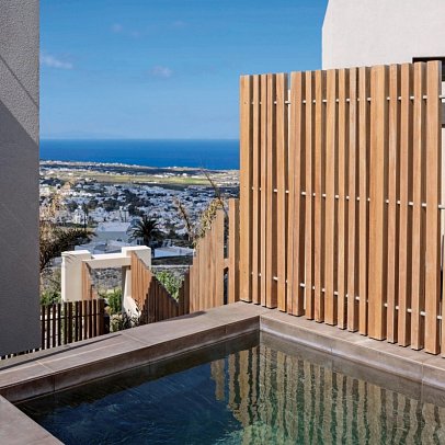 Apikia Santorin - Wohnbeispiel Suite Senior Meerblick Whirlpool (Zimmercodierung W1M)