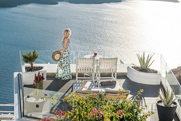 On The Rocks Santorini