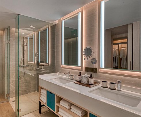 Dusit Thani Krabi Beach Resort - Badbeispiel Deluxe Premium (Zimmercodierungen UDM, UMM & UM2)
