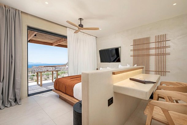 KOIA All-Suite Wellbeing Resort - Wohnbeispiel Junior Suite Meerblick (Zimmercodierung J3M)