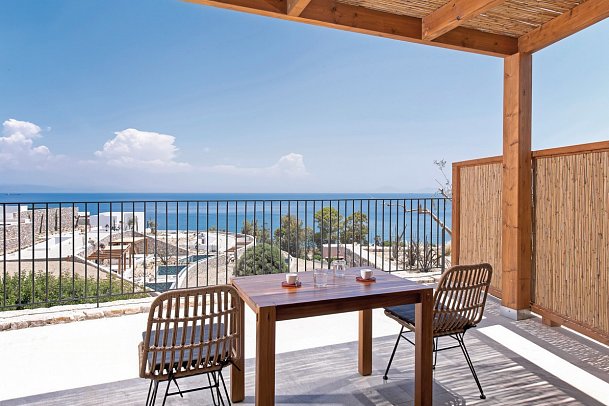 KOIA All-Suite Wellbeing Resort - Wohnbeispiel Cave Junior Suite Sea View (Zimmercodierung J2M)