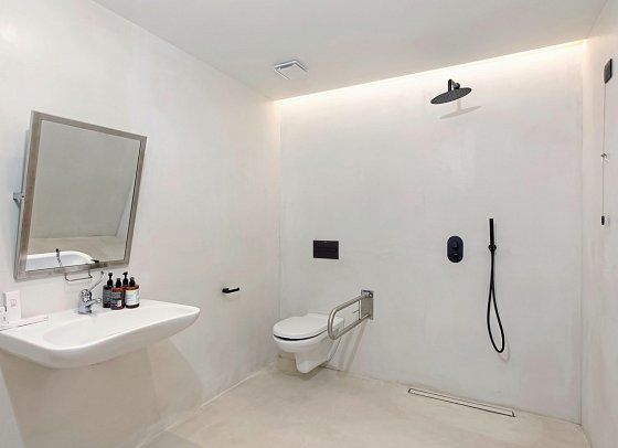 KOIA All-Suite Wellbeing Resort - Wohnbeispiel Cave Junior Suite Sea View (Zimmercodierung J2M)