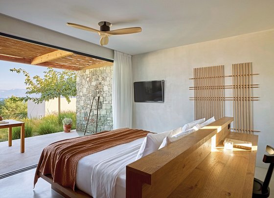 KOIA All-Suite Wellbeing Resort - Wohnbeispiel Junior Suite Sea View or Partial Sea View with hot tub (Zimmercodierung J1M)