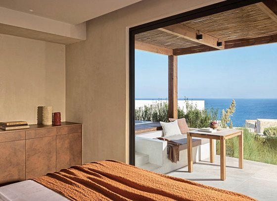 KOIA All-Suite Wellbeing Resort - Wohnbeispiel Junior Suite Sea View or Partial Sea View with hot tub (Zimmercodierung J1M)