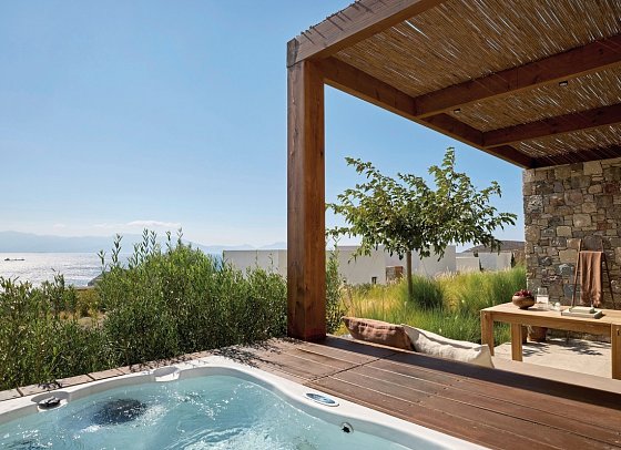 KOIA All-Suite Wellbeing Resort - Wohnbeispiel Junior Suite Sea View or Partial Sea View with hot tub (Zimmercodierung J1M)