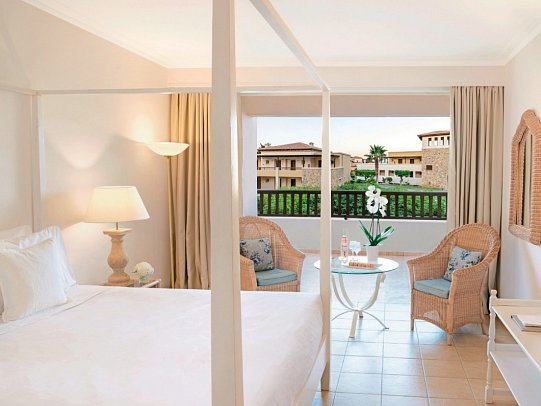 Grecotel LUX ME Kos - Wohnbeispiel Familienzimmer Gartenblick (Zimmercodierung F1G)