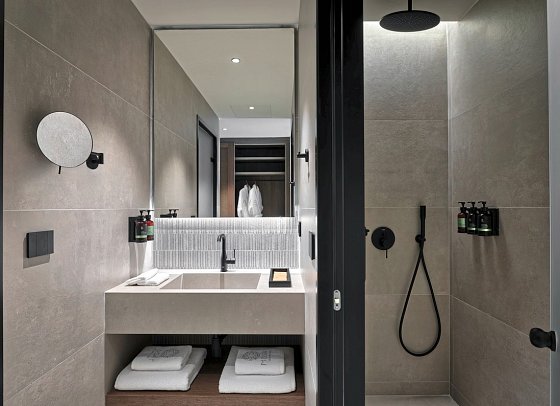 Mosay Kos All Suite Hotel - Wohnbeispiel Badezimmer (Suite Superior Meerblick) (Zimmercodierungen WSM, WBL, WMQ & WDR)