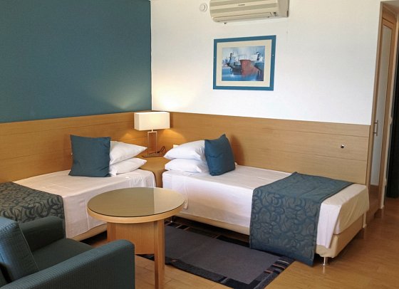 Lagas Aegean Village - Wohnbeispiel Familienzimmer Meerblick (Zimmercodierung F1M)
