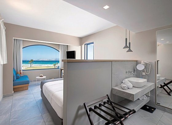 Aeolos Beach Hotel - Wohnbeispiel Juniorsuite obere Etage (Zimmercodierung J1D)