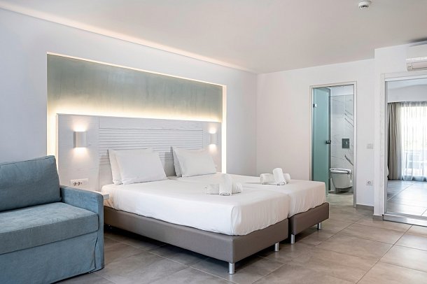 Apollon - Wohnbeispiel Doppelzimmer Deluxe Komfort Poolblick (Zimmercodierung DD4)