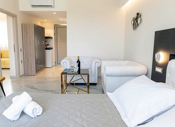 Cavo D'oro - Wohnbeispiel Suite Premium Meerblick (Zimmercodierung WMM)