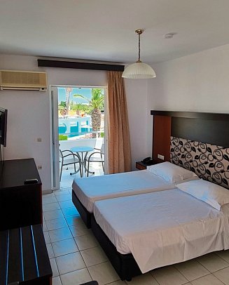 Corali Hotel - Wohnbeispiel Doppelzimmer Poolblick (Zimmercodierung D1P)