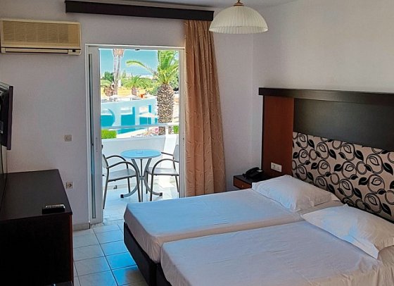 Corali Hotel - Wohnbeispiel Doppelzimmer Poolblick (Zimmercodierung D1P)