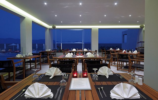 Dimitra Beach Hotel & Suites