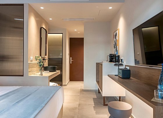Arato by E-Geo - Wohnbeispiel Junior Suite Swim Up (Zimmercodierung JBQ)