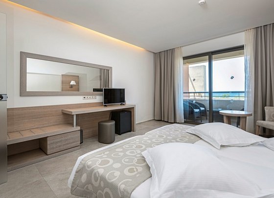 Astir Odysseus Resort & Spa - Wohnbeispiel Maisonette Meerseite Gemeinschafts-Pool (Zimmercodierung MBQ)