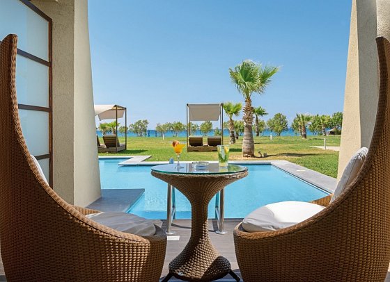 Astir Odysseus Resort & Spa - Wohnbeispiel Maisonette Meerseite Gemeinschafts-Pool (Zimmercodierung MBQ)