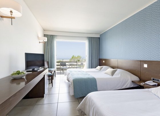 Blue Lagoon Resort - Wohnbeispiel Dreibettzimmer Meerblick (Zimmercodierung TBM)