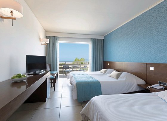 Blue Lagoon Resort - Wohnbeispiel Dreibettzimmer Meerblick (Zimmercodierung TBM)