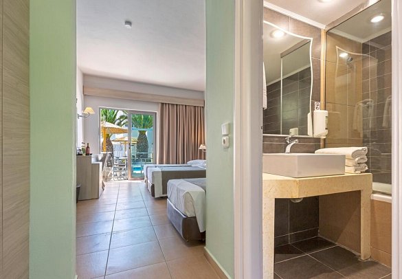 Akti Beach Club - Wohnbeispiel Doppelzimmer Superior Gemeinschafts-Pool (Zimmercodierung DSQ)