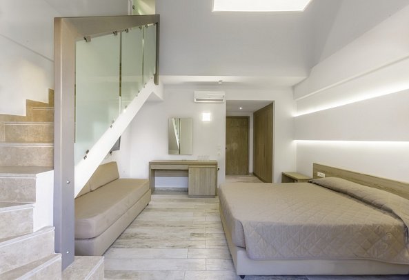 Akti Beach Club - Wohnbeispiel Maisonette (Zimmercodierung MB1)