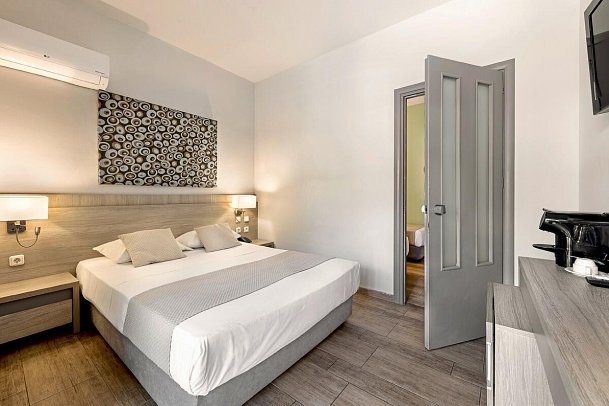 Akti Beach Club - Wohnbeispiel Suite Family Superior Gemeinschaftspool (Zimmercodierung WS1)