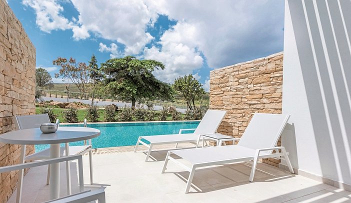 Blue Lagoon Ocean - Wohnbeispiel Juniorsuite Swim-Up Gartenblick (Zimmercodierung J1Q)