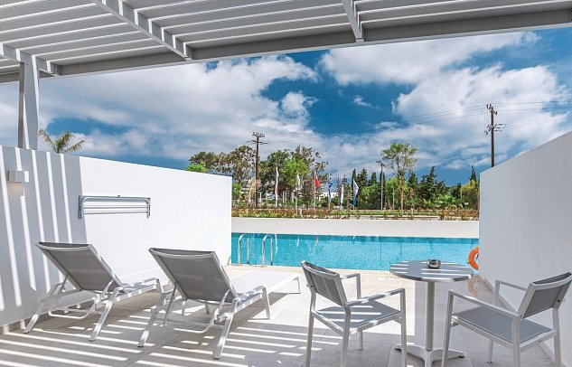 Blue Lagoon Ocean - Wohnbeispiel Juniorsuite Swim-Up Meerblick (Zimmercodierung J2Q)