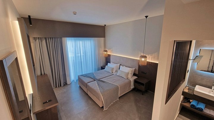 Cosmopolitan Kos - Wohnbeispiel Juniorsuite Swim-Up (Zimmercodierung J1Q)