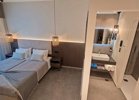 Cosmopolitan Kos - Juniorsuite obere Etage (Zimmercodierung J1D)