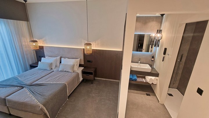 Cosmopolitan Kos - Juniorsuite obere Etage (Zimmercodierung J1D)