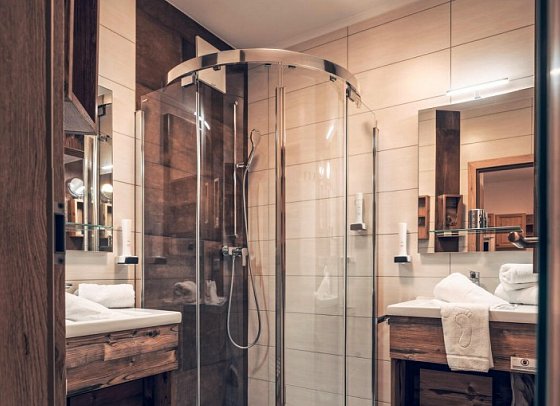 Aktiv- & Familienhotel Samerhof - Beispiel Bad Komfort Suite (Midi) (Zimmercodierung WF1)