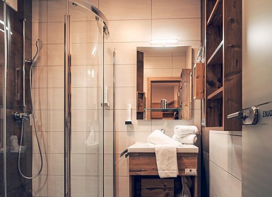 Aktiv- & Familienhotel Samerhof - Beispiel Bad Komfort Suite (Midi) (Zimmercodierung WF1)