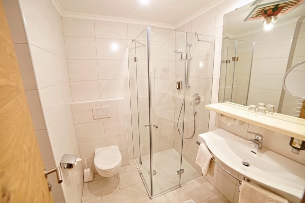 Ferienhotel Glocknerhof - Beispiel Bad Doppelzimmer Superior Nebengebäude (Zimmercodierung DS1)