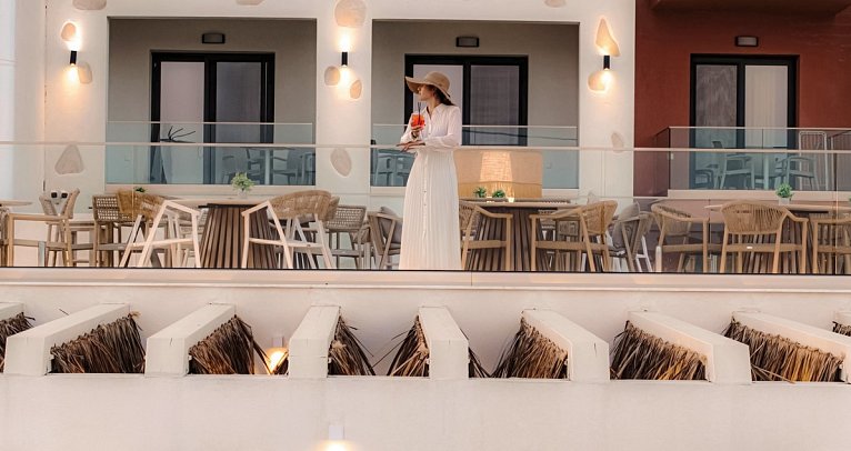 Acron Seaside Suites