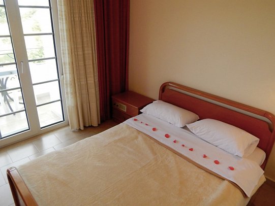 Artemis - Wohnbeispiel Doppelzimmer Gartenblick (Zimmercodierung D1G)