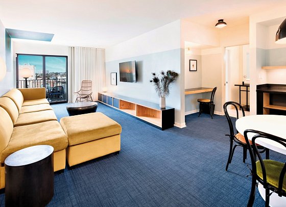 Hotel Erwin - Wohnbeispiel Suite City View King (Zimmercodierung WB2)