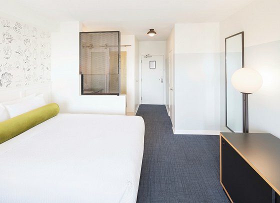 Hotel Erwin - Wohnbeispiel Standard City View King (Zimmercodierungen UG4, DX1, DX2 & DX3)