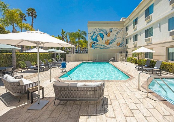 Redondo Beach Hotel, Tapestry Collection by Hilton