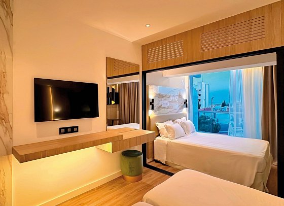 Cavo Maris Beach - Wohnbeispiel Familienzimmer Superior (Zimmercodierungen FSN & FSM)