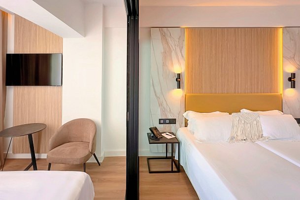 Cavo Maris Beach - Wohnbeispiel Familienzimmer Superior (Zimmercodierungen FSN & FSM)