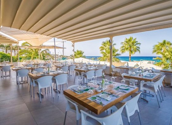 Vrissaki Beach Hotel