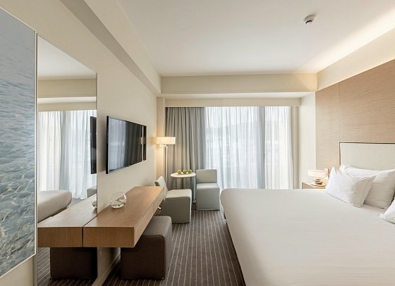 Capo Bay Hotel - Wohnbeispiel Doppelzimmer seitl. Meerblick (Zimmercodierung DBN)