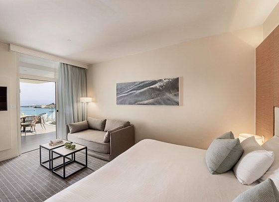 Capo Bay Hotel - Wohnbeispiel Doppelzimmer Deluxe Meerblick (Zimmercodierung DDM)
