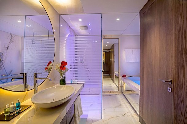 Four Seasons - Badbeispiel Studio mit Jacuzzi (Zimmercodierung SBG)