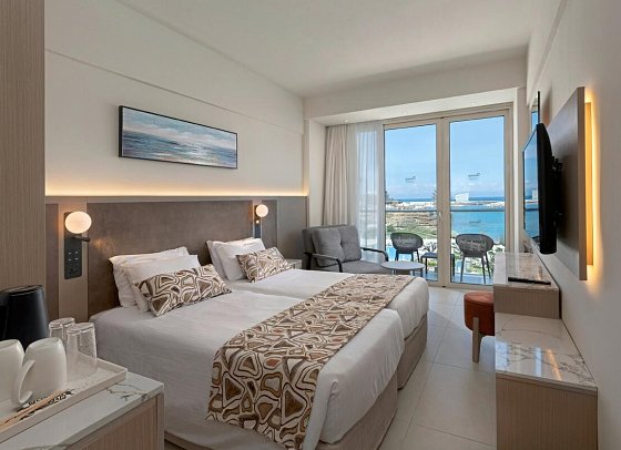 Pernera Beach - Wohnbeispiel Doppelzimmer seitl. Meerblick (Zimmercodierung DBN)
